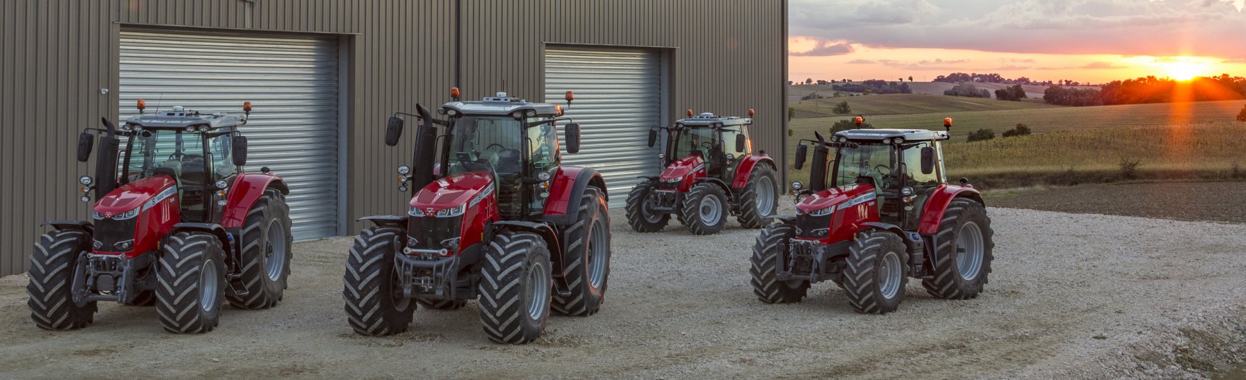 Massey Ferguson tractoren aanwezig op en rond de baan bij Truck- en Tractorpulling Erichem!