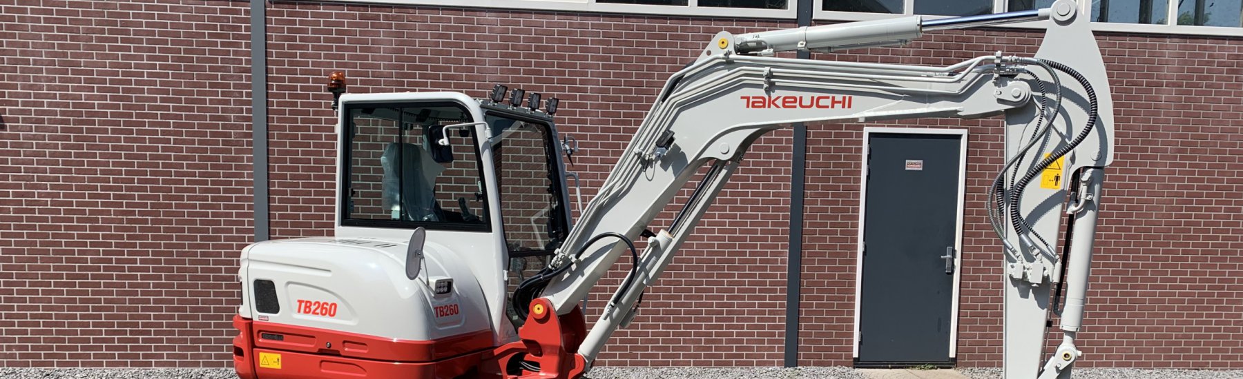 Afgeleverd aan een melkveebedrijf in Strijen deze Strautmann 2401 voermengwagen