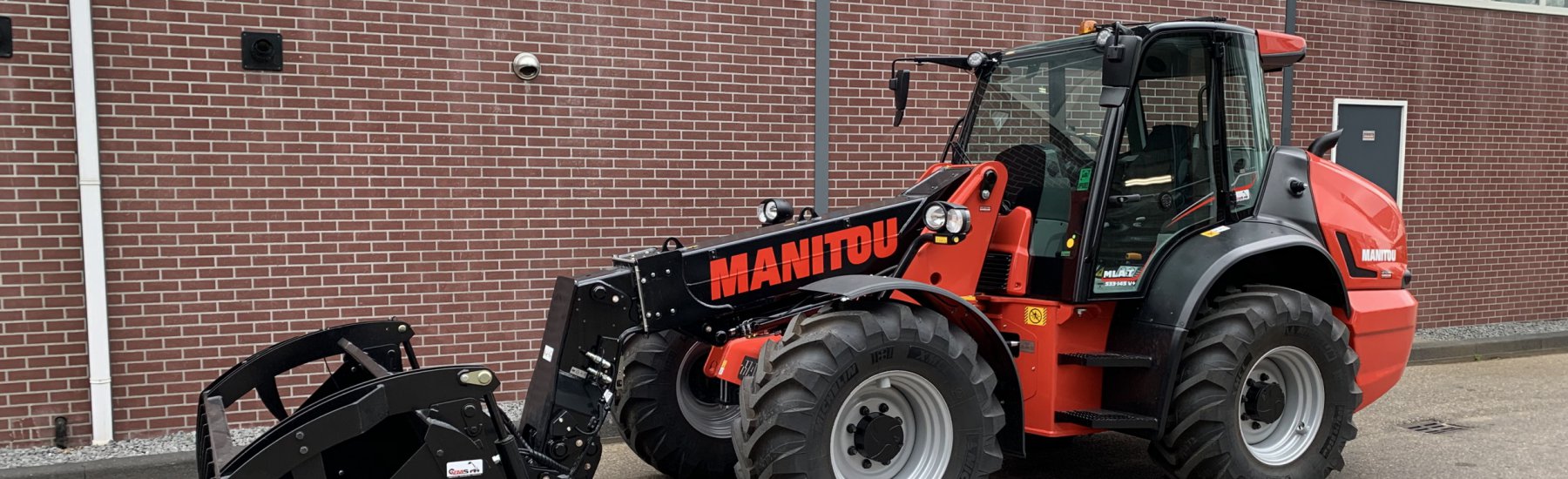 De recent geleverde nieuwe Teagle instrooimachine aan het werk in Manitoba, Canada