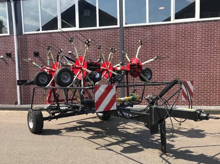 FELLA TH13010 schudder afgeleverd aan een klant in de regio met een werkbreedte van 13 meter