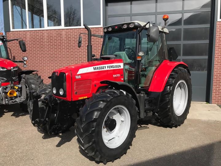 Afgeleverd aan een melkveebedrijf te Herwijnen: Massey Ferguson 5470