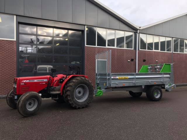 Het cabrioweer duurt nog even maar deze klant is er klaar voor met zijn nieuwe Agromet mest strooier!