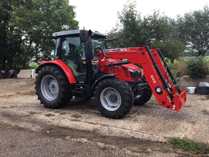 Massey Ferguson 5610 met voorlader afgeleverd aan een veehouder in de regio