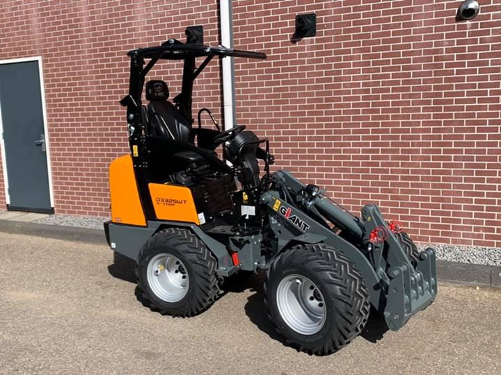 Afgeleverd aan een stratenmakersbedrijf uit de regio, deze nieuwe Giant 332SWT X-TRA